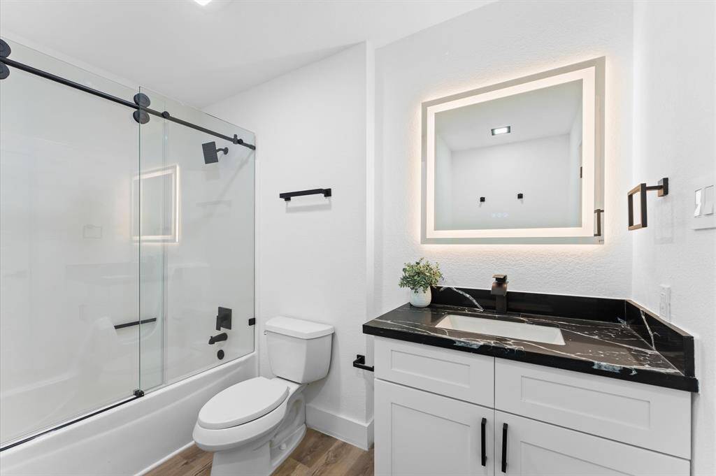Second full bathroom in the first floor