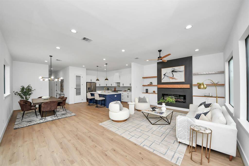 At the heart of the space, a fireplaceadds a cozy focal point, providingwarmth and charm.