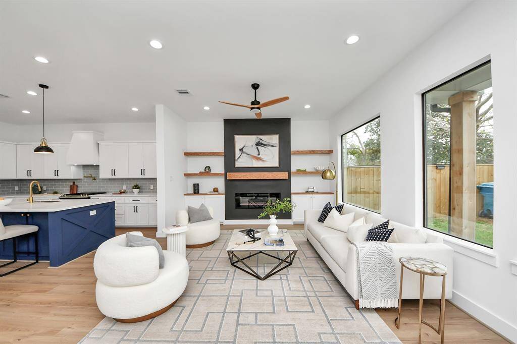 Abundant natural light poursthrough windows, creating a brightand inviting atmosphere.