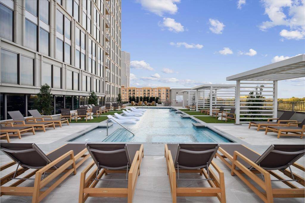 Welcome to The Hawthorne for resort style living.