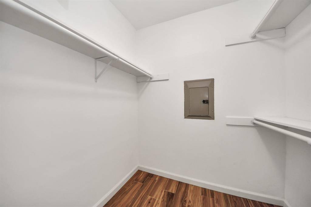 Walk in closet