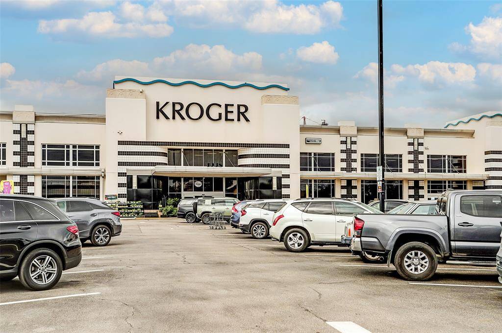 Kroger in River Oaks blends mid-century design with everyday convenience, offering a spacious layout, wide product selection, and easy access for quick grocery runs or full hauls.