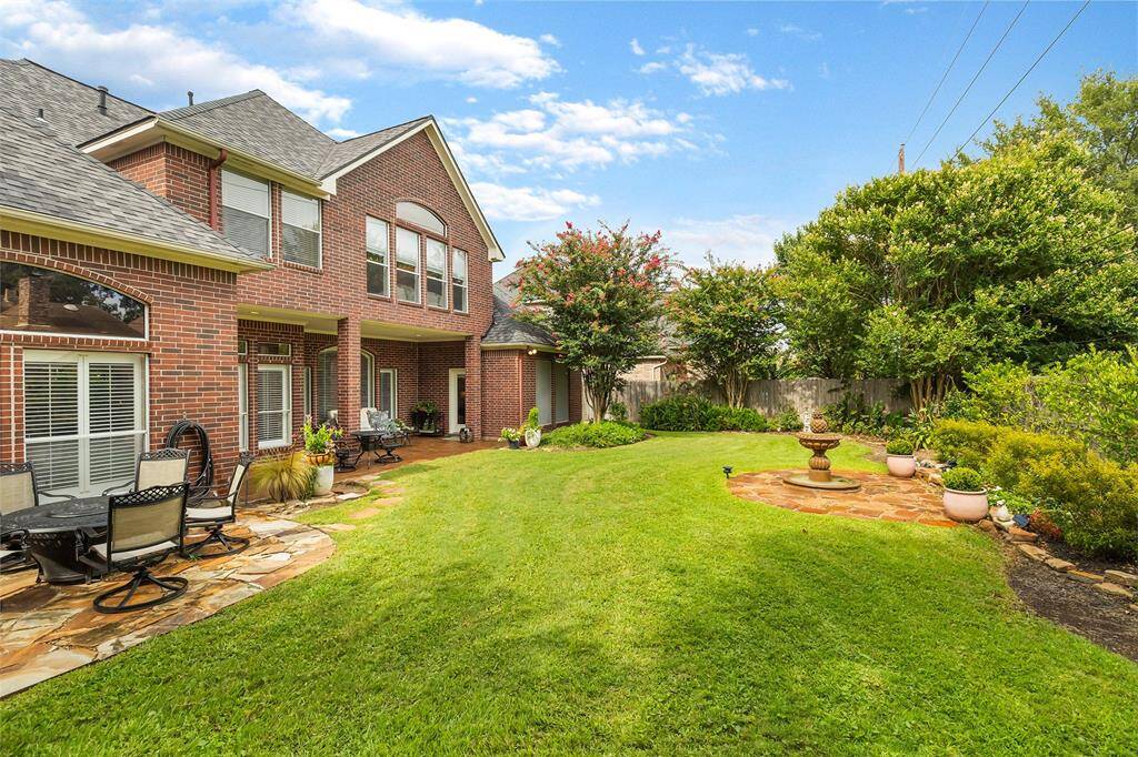Lush landscaping will be the perfect backdrop to your garden parties and other outdoor events
