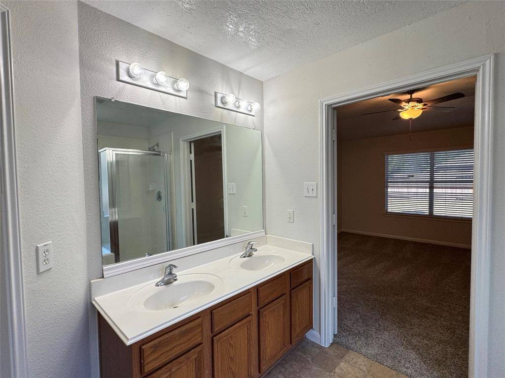 Double vanity sinks
