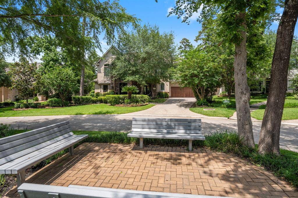 Sitting area in the culdesac in front of the house.