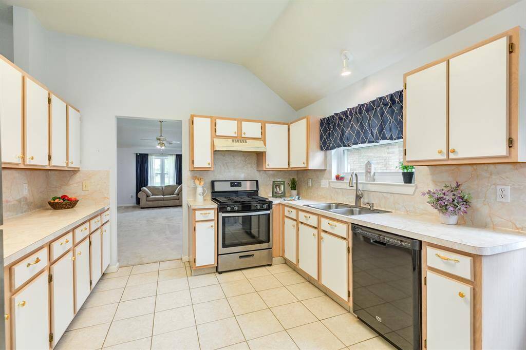 Kitchen offers plenty of cabinet & counter space, a breakfast nook with bench seating, and large pantry.