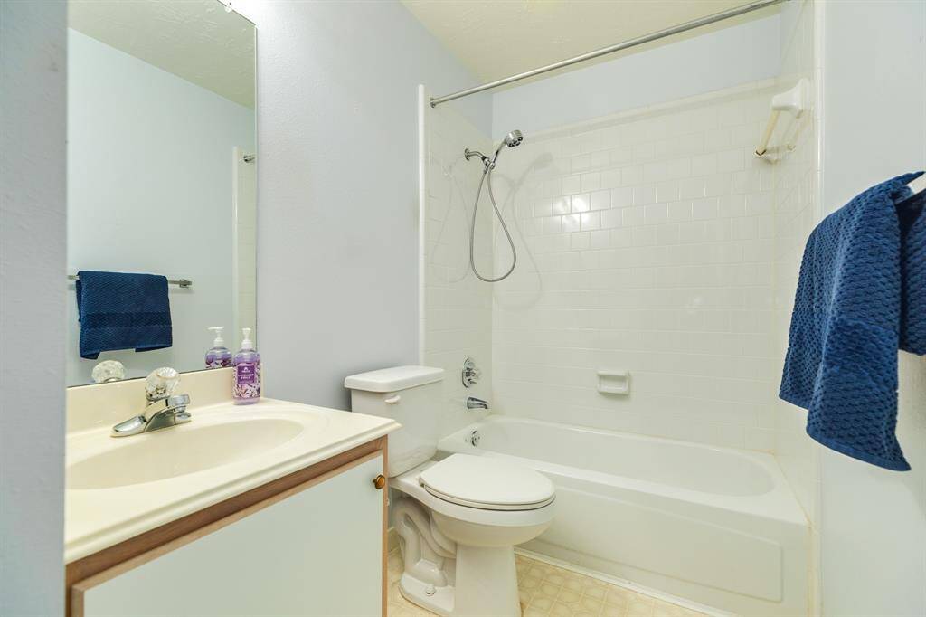 Full bath at the front of the home with combined tub/shower.