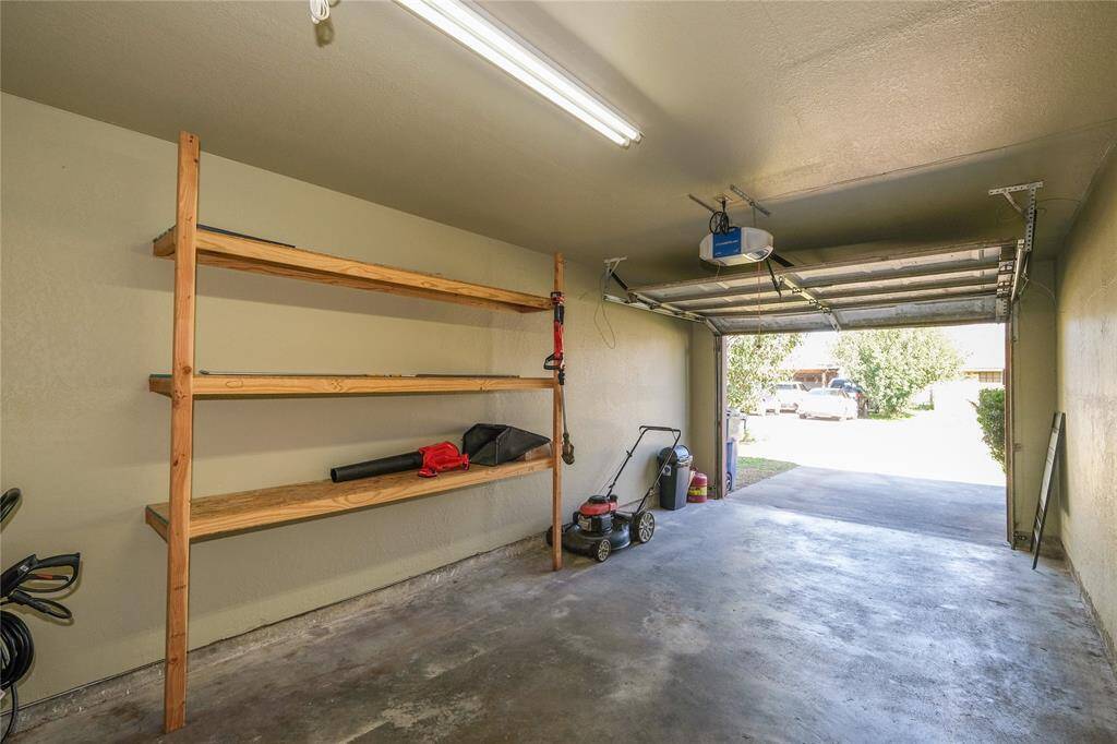Garage/utility room