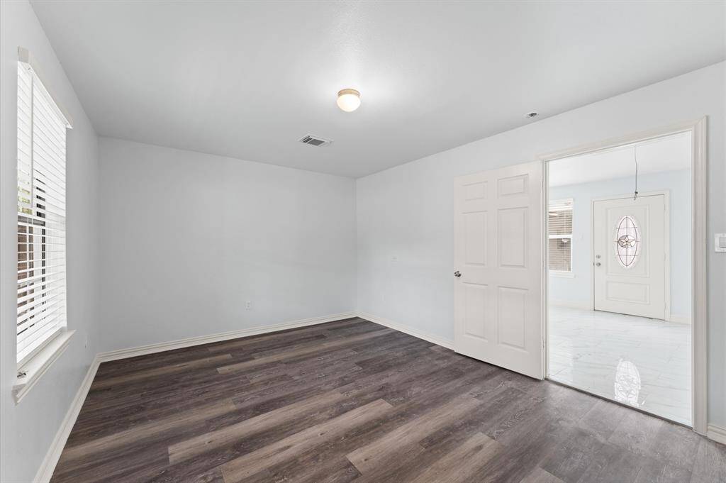 1 bedroom 1 full bath in apartment 1