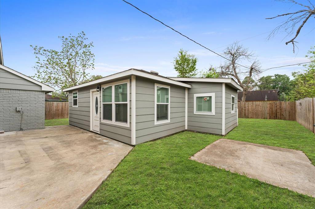 Access to own backyard space in each apartment