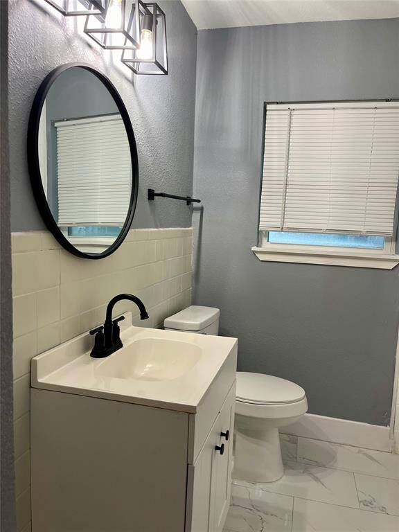 Secondary full bath