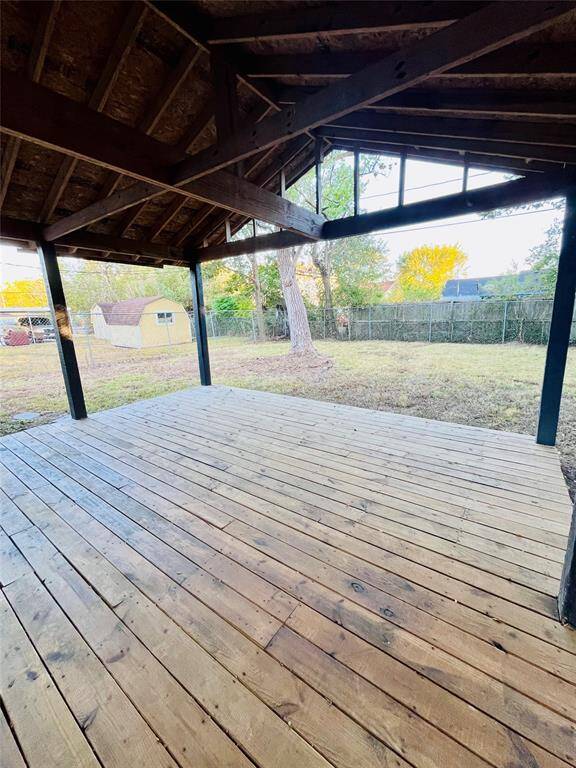 Entertaining is a must on this gorgeous deck