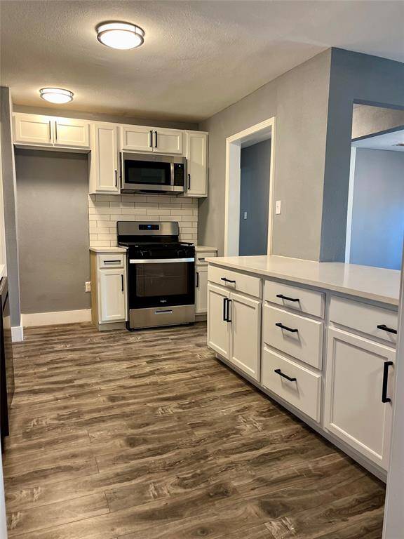 New appliances, gorgeous, white quartz counters