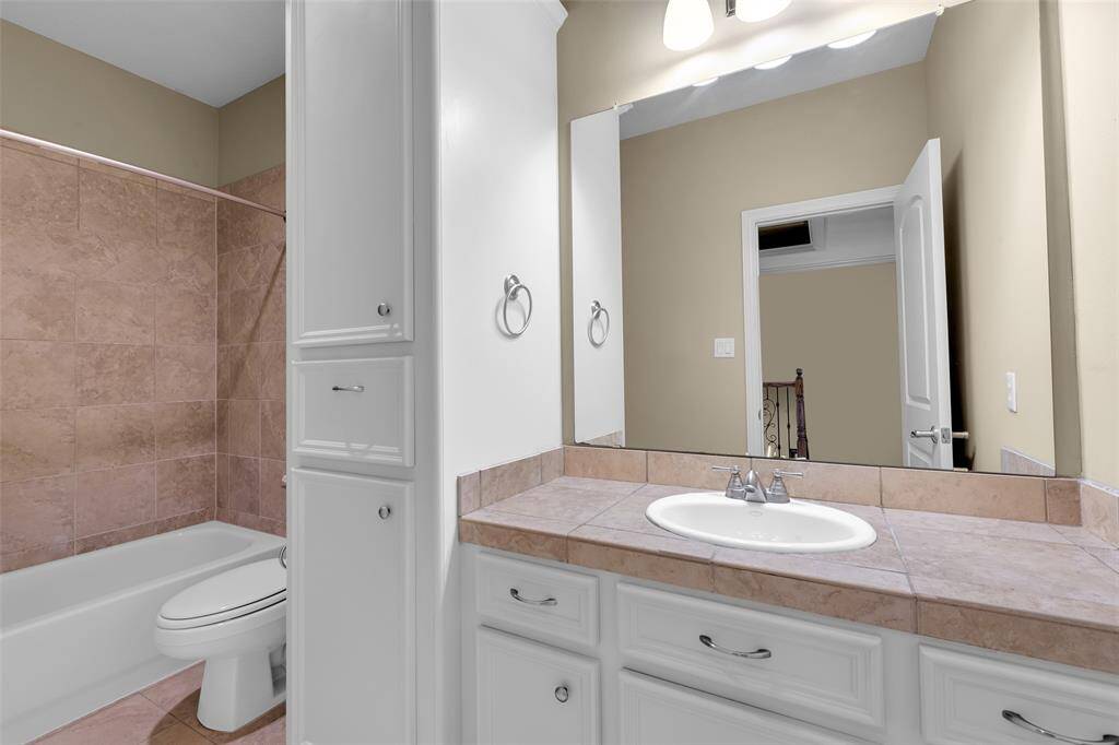 Third floor full bath accommodates both bedrooms