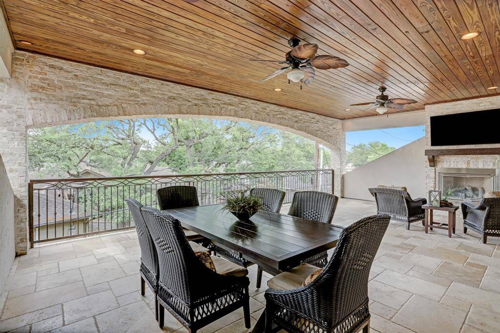 Extra large upstairs patio.