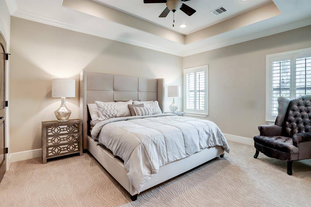 Upstairs bedroom.
