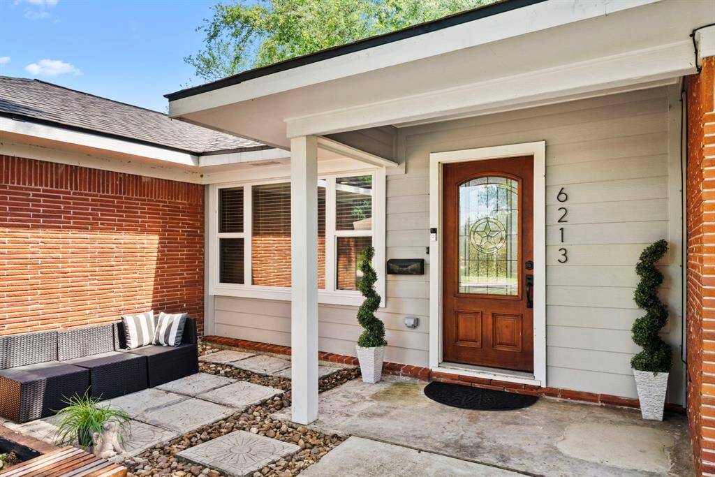 Feel right at home from the moment you arrive! This charming entryway with modern updates invites you in. Come see it in person—schedule your tour today!