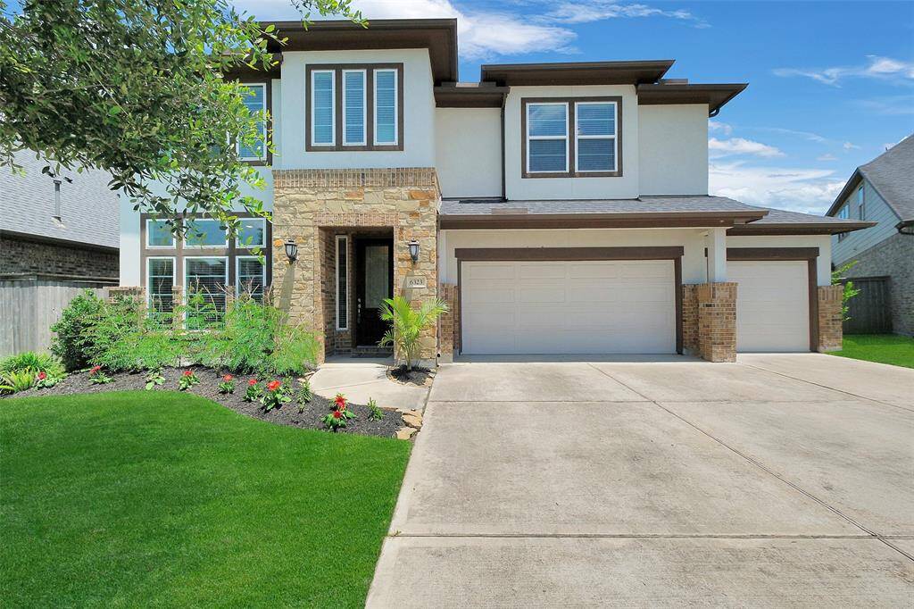 Welcome to this beautiful well maintained home in the GATED COMMUNITY OF Grand Lakes Crossing.