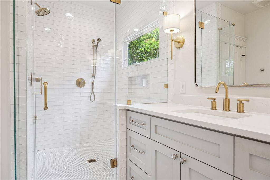 Another view of primary bathroom that features top knob hardware.