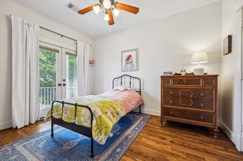 Secondary bedroom