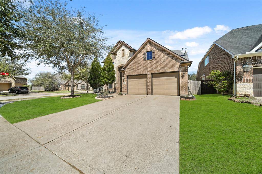 This spectacular 2-story home offers charming curb appeal, a 2 Car garage, mature tree and lush lasdcaping