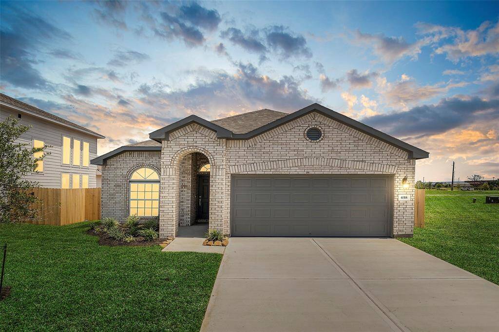 PLEASE SEE 3D VIRTUAL TOUR!!! Welcome home to this beautiful 1 Story-The Leeds Floorplan, 3/4 Bedroom, 2 Bath, with a 2 Car Garage. Open concept living with the spacious Family Room open to the Kitchen. You will love the Kitchen with lots of cabinets, breakfast bar and SS appliances, and even a USB outlet. In addition to the 3 Bedrooms, you have a Study that can be used as a flex space or guest Bedroom. COVERED PATIO & fenced backyard.