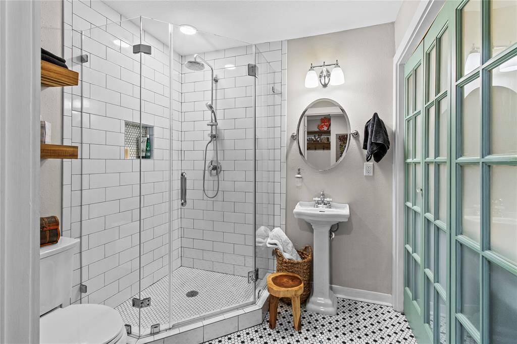 Downstairs full bathroom