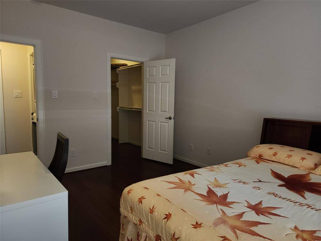 2nd bedroom with walk in closet.