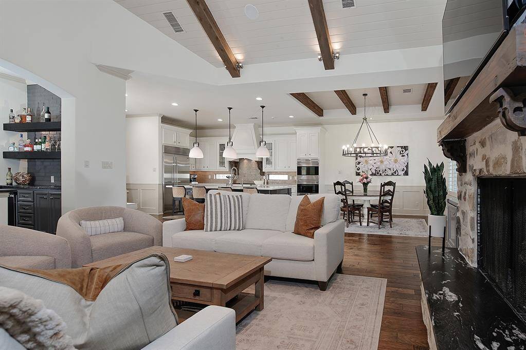 Views to the kitchen and dining area