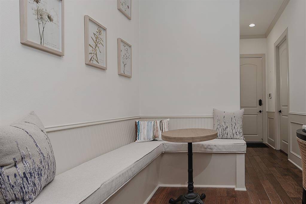Custom breakfast banquette