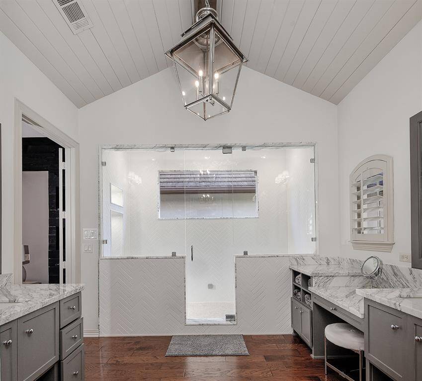Spacious, spa-like steam shower