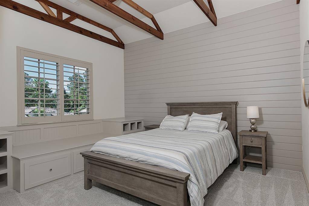 Guest bedroom #2 with en-suite bathroom