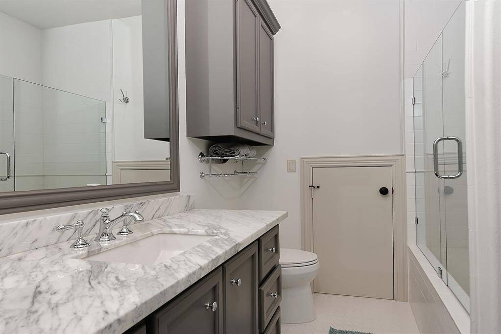 Guest bathroom #3