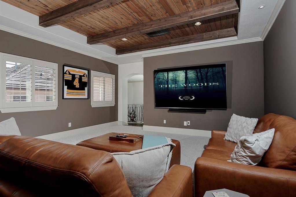 Elevated gameroom