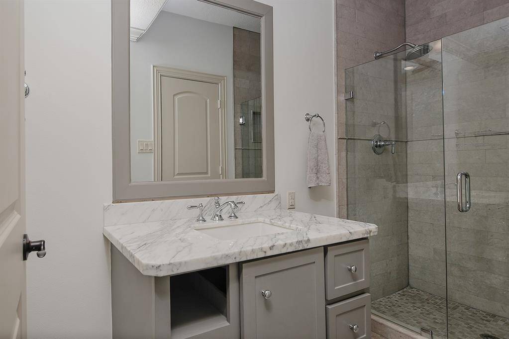 Guest bathroom #4
