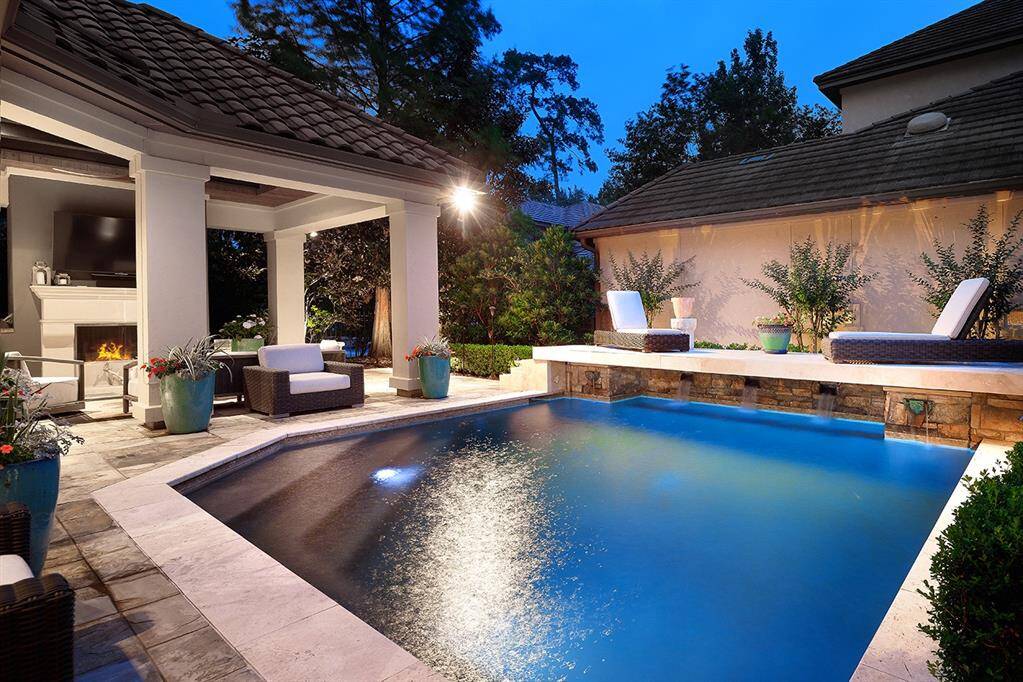 Elevated sundeck for lounging