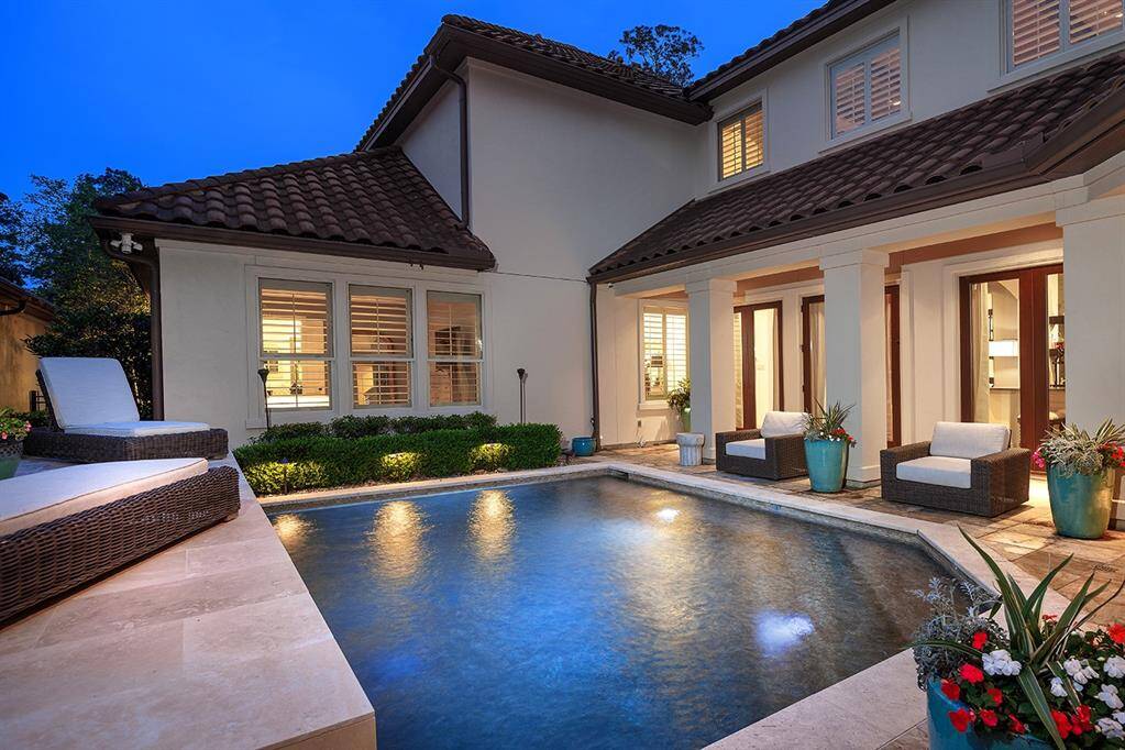 Walls of windows overlooks the pool