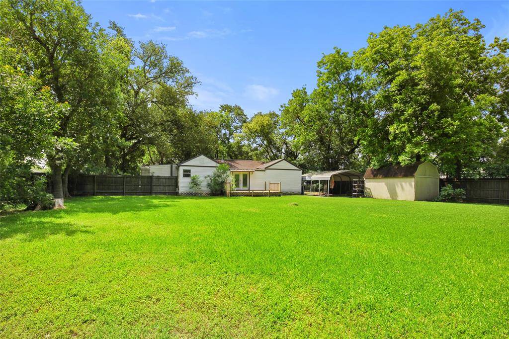 Rear View of home/deck
