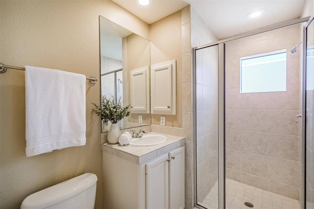 Bedroom 3 has a delightful en suite bathroom.