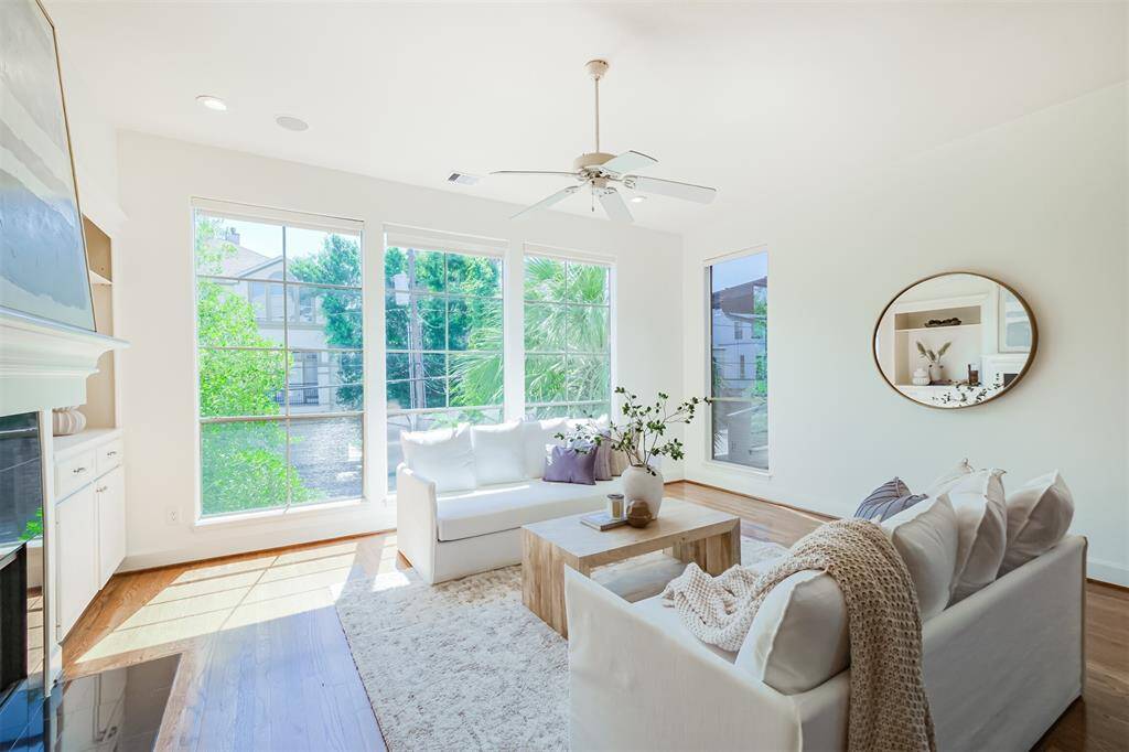 The main living space is on the 2nd floor. Sit back and watch the world go by!