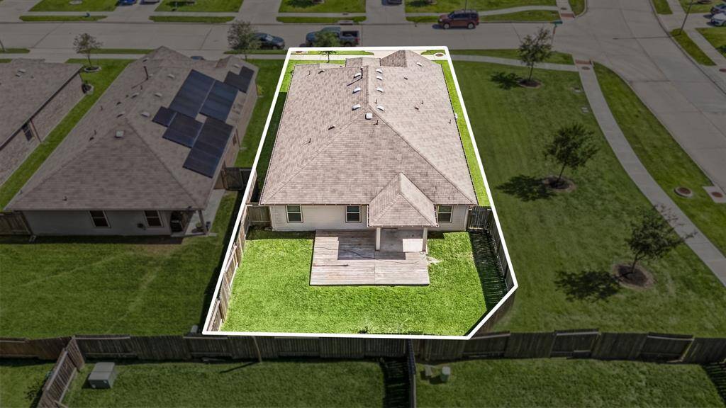 This home sits on a large lot with ample yard space in front and the back, lush landscaping and a well-maintained yard. Plenty of space to accommodate guest parking and situated on a quiet street in the Southern Colony community.