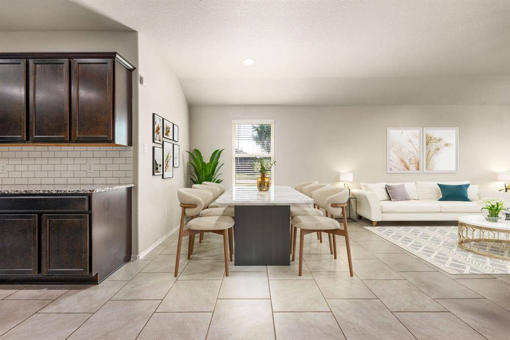 You and your guests will certainly dine in style with this amazing dining area! Featuring large window with blinds, neutral paint and tile flooring. Perfect space to entertain family and friends. *virtual staging*