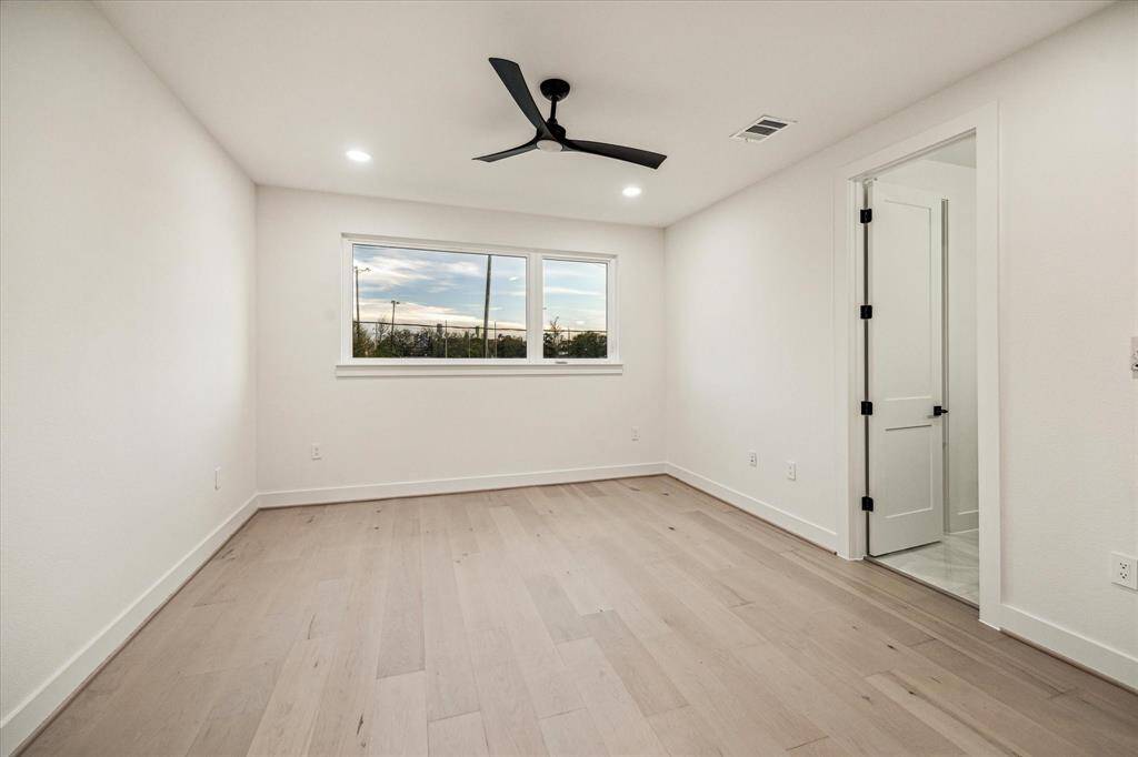 Third bedroom with direct access to bathroom.