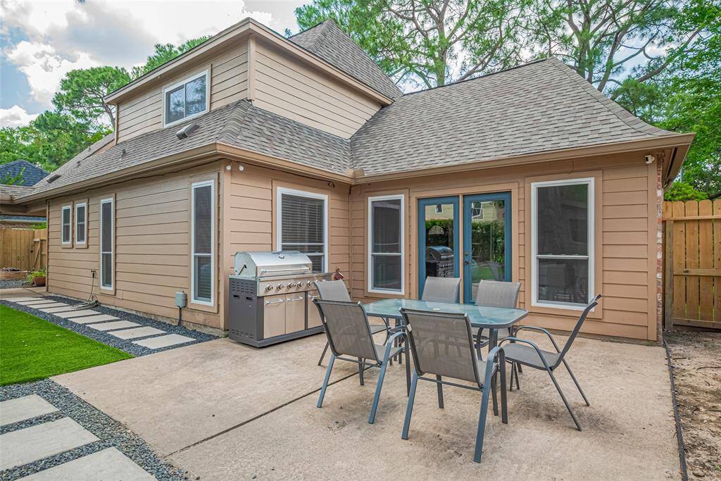 Summer days are just waiting for you! This outdoor space is perfect for grilling your favorite foods and enjoying warm summer nights with family and friends.
