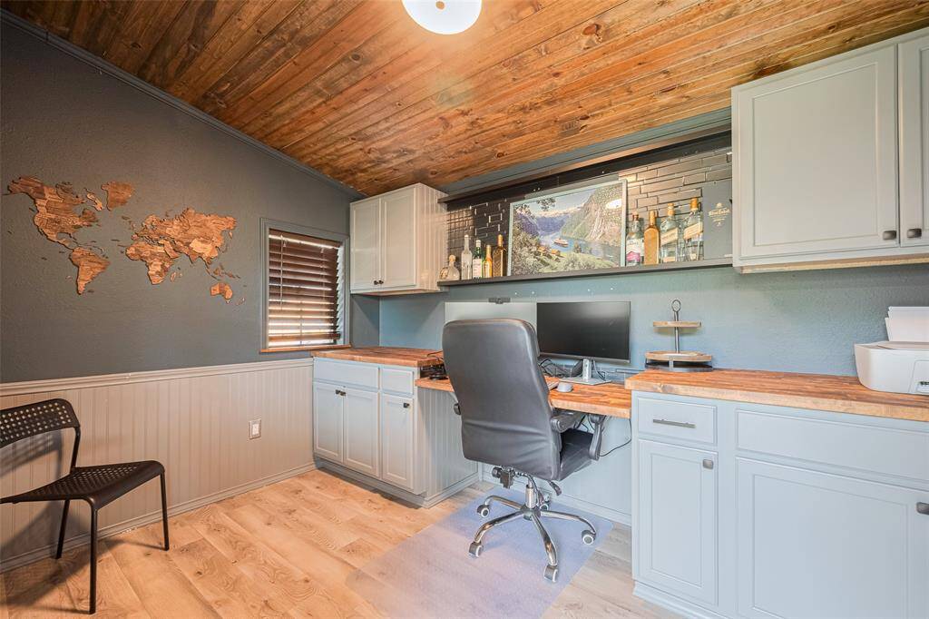 The detached office/study is ideal for a distraction-free workspace.