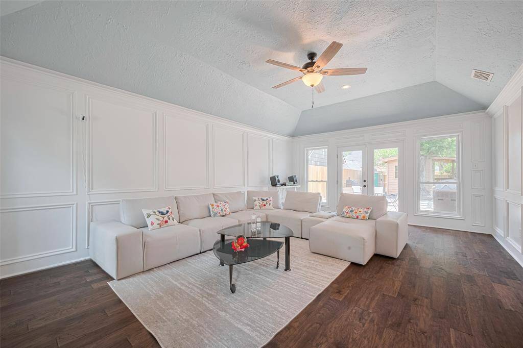 The formal and spacious living room is ideal for entertaining guests, featuring a back door that opens to the backyard. Enjoy the elegance of hardwood flooring, which was updated in 2020.