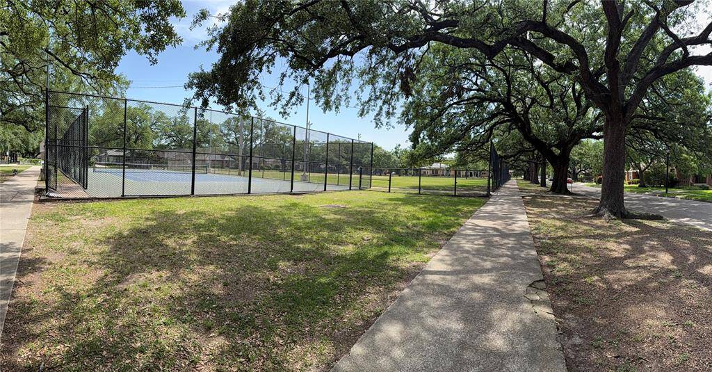 The park has a live oak perimeter which provides great shade on hot days!
