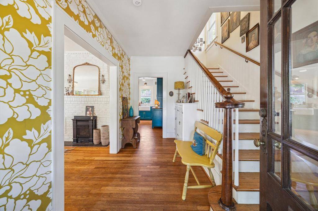 You are looking at the wonderful Proctor Plaza Park directly catty corner from this home. The racquet courts are on this end.