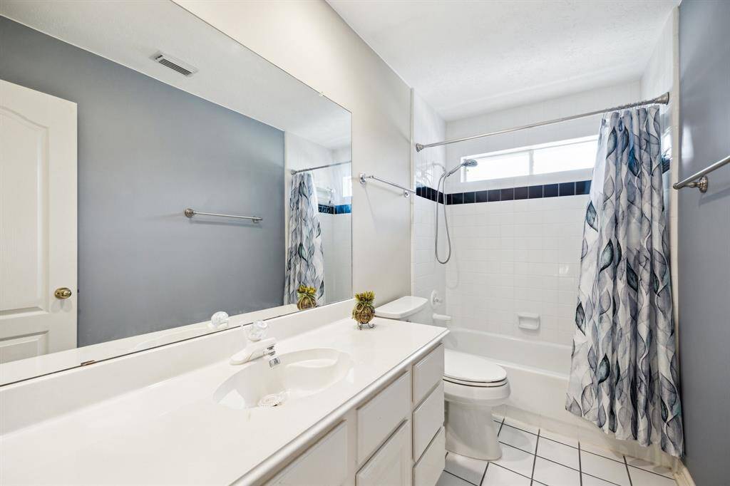 Full bath upstairs