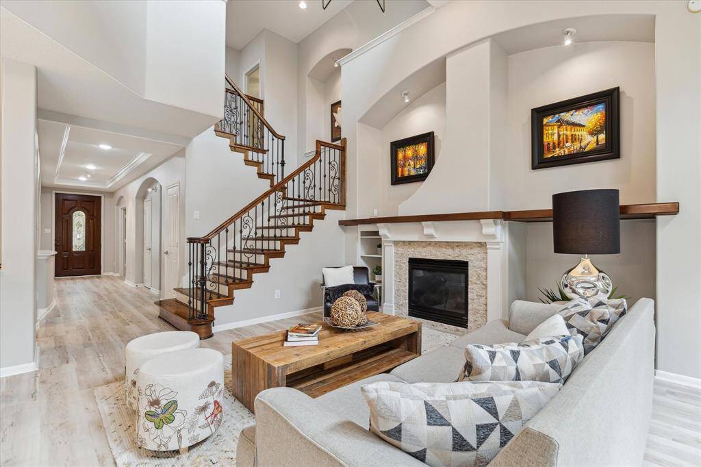 Here it is a view of the family room is open ,  ample space with the high ceilings